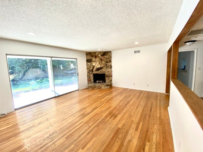 Photo - 18246 Sunburst St