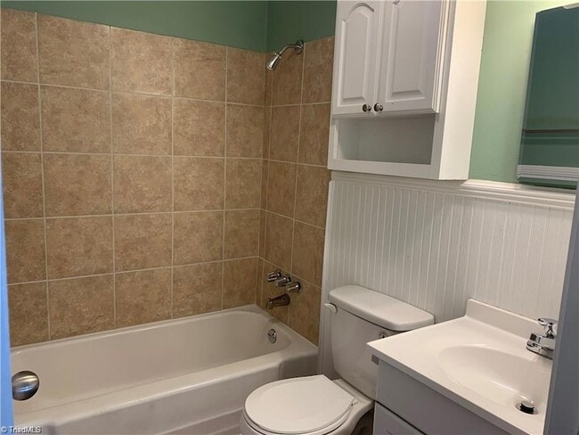 Photo - 1509 E Commerce Ave