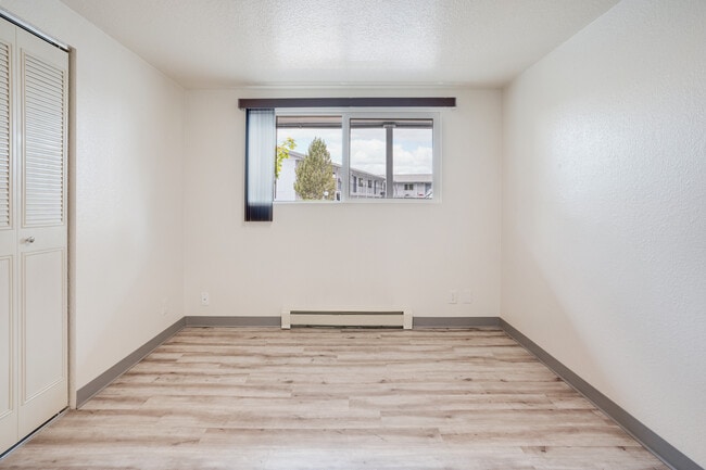 Lookingglass Apartments