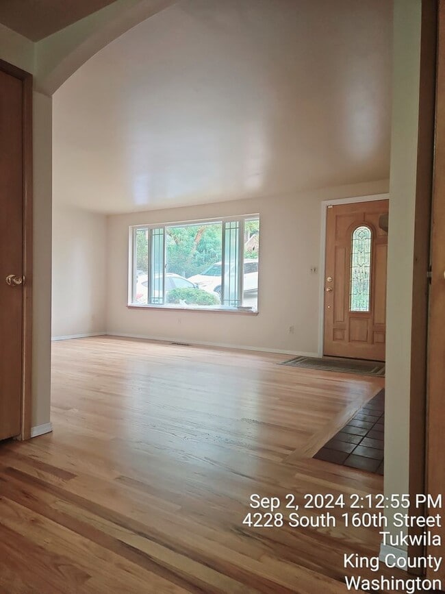 Photo - Tukwila/SeaTac daylight rambler - large home for rent - 4 bedrooms 2 bathrooms with 2 kitchens - ...