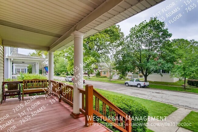 Photo - Huge Yard in Downtown Forest Park Unit 1st floor