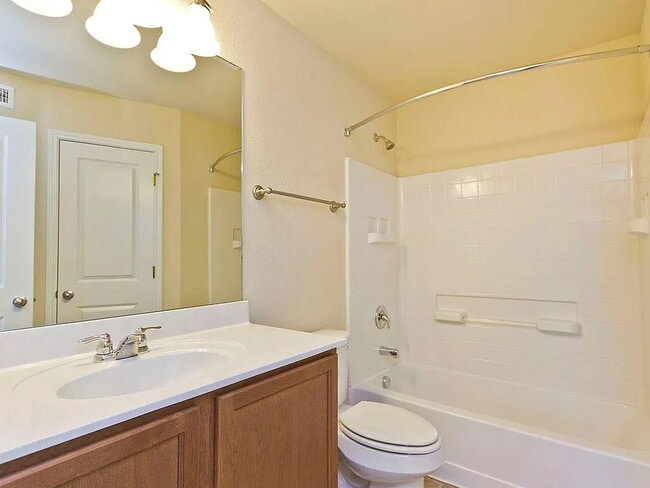 Photo - 335 Rachel St