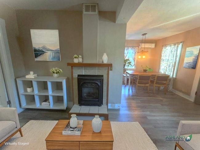 Photo - Three bedroom cottage on large lot | Available July