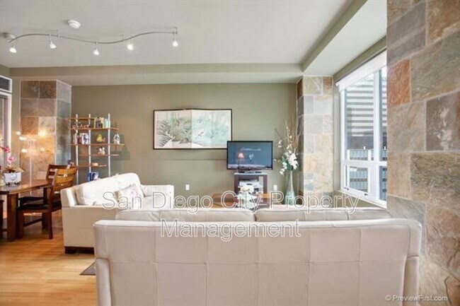 Photo - 350 W Ash St Unit 811