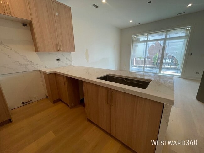 Photo - 2040 W Washington Blvd Apartment Unit 3
