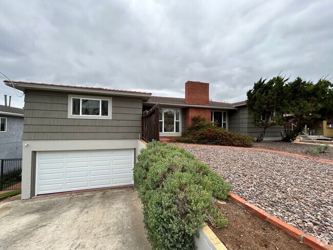 Building Photo - 5 Bedroom, 3 Bath in College Area!! Rental