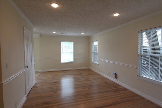 Photo - 6630 Corbin St