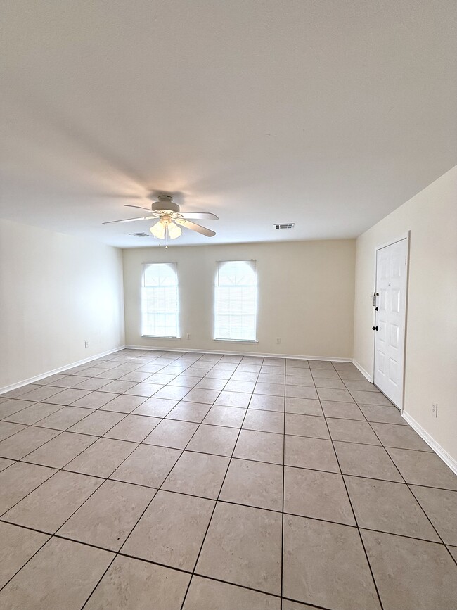Living Room - 1114 Williams Blvd Unit 1114