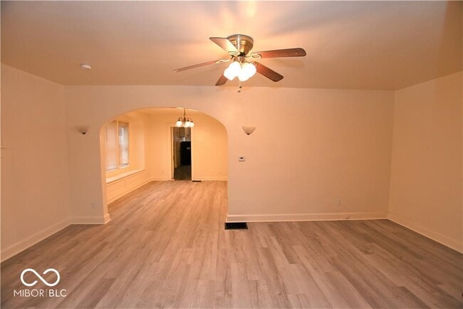 Photo - 1417 E Bradbury Ave