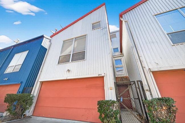 Photo - 6911 Yellowstone Way Dr