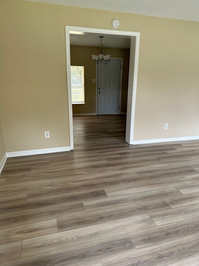 Photo - 10611 Middleground Rd