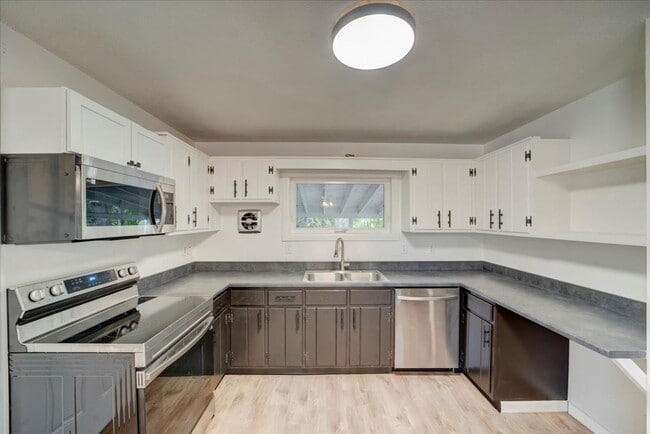 Spacious 3-Bedroom + Office | Updated Kitc... - Spacious 3-Bedroom + Office | Updated Kitc... Casa