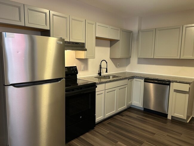 Building Photo - Updated 3-Bedroom, 1-Bathroom Home in Lanc...