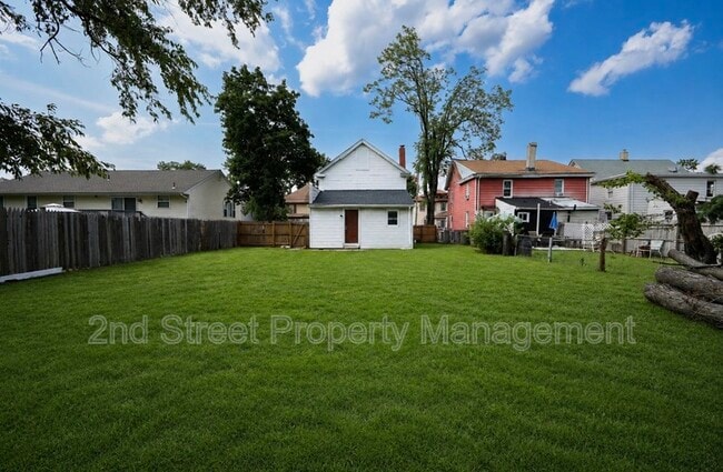 210 W Buck St