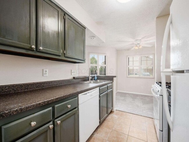 2196 Hedgerow Road Unidad 2196C