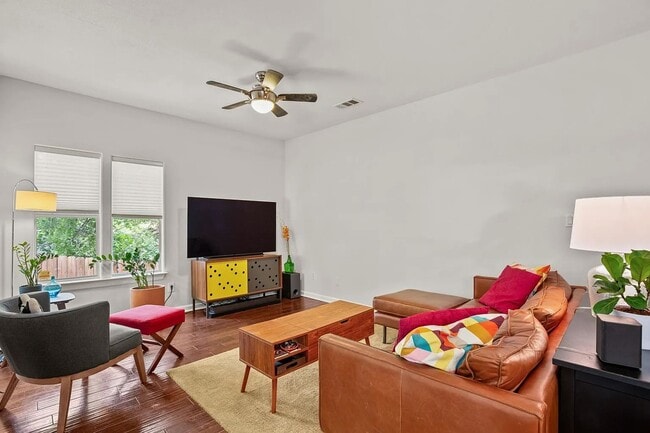 Photo - 2111 E 8th St