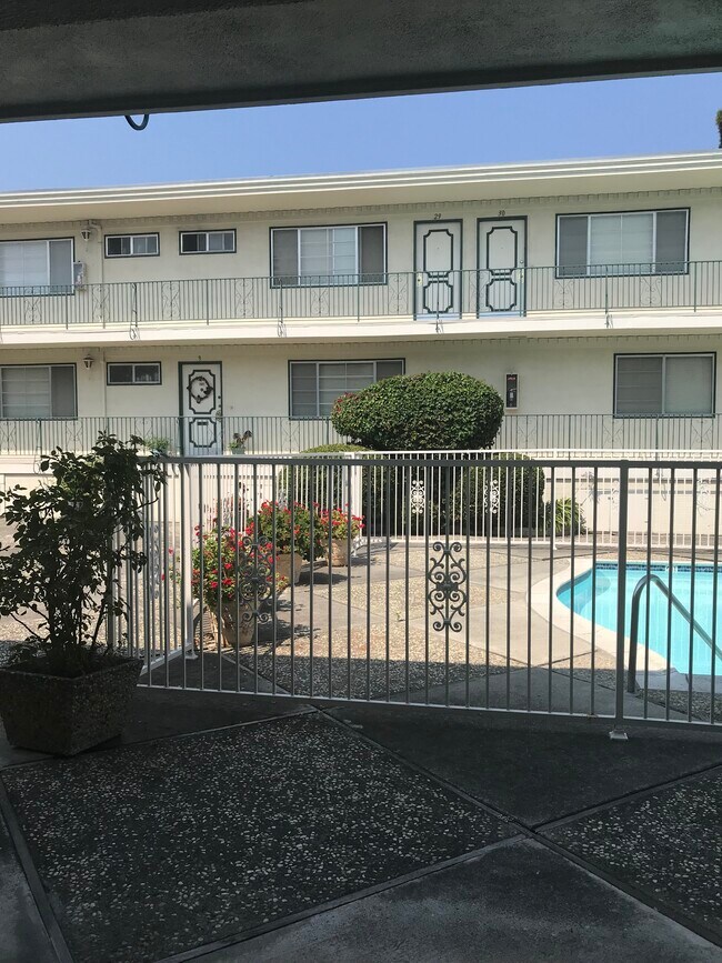 Photo - Colonial House South