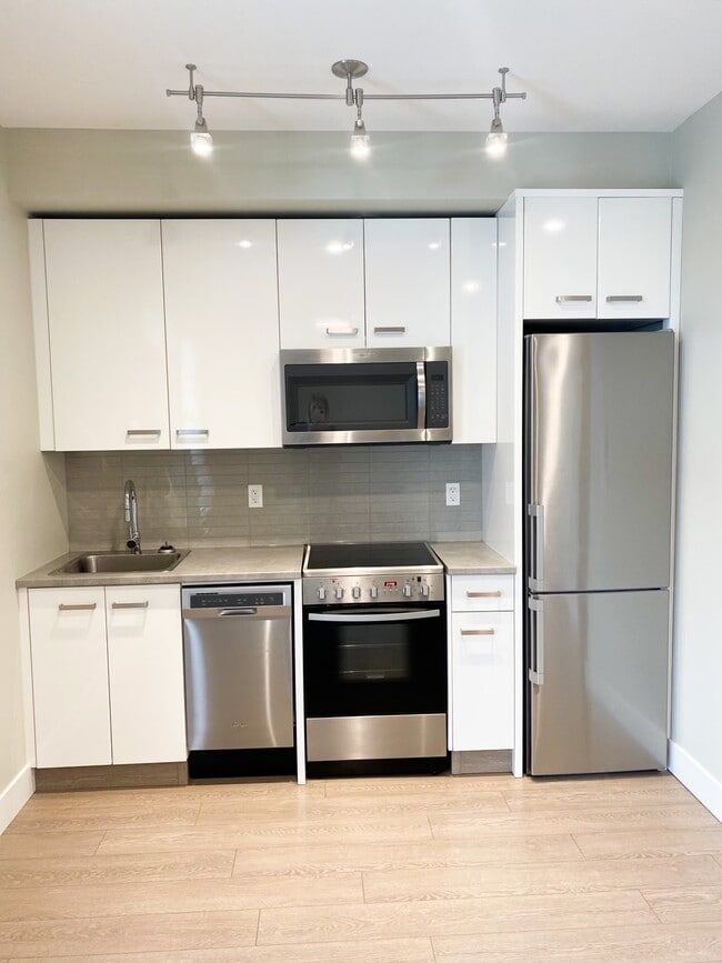 Building Photo - 45513-45513 Market Way