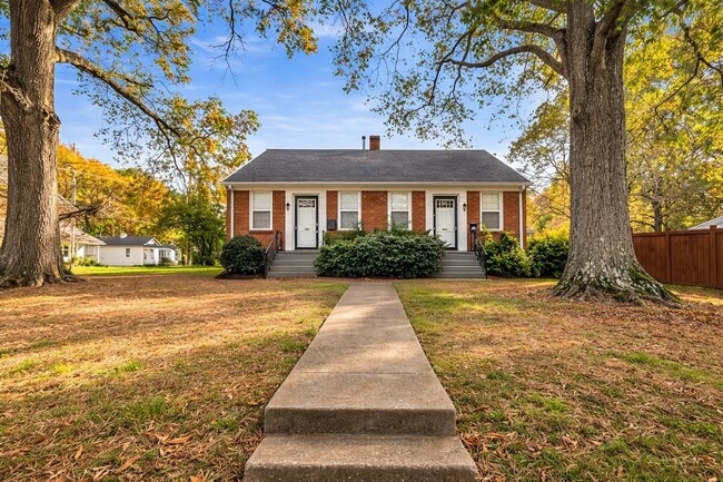 Building Photo - 2405 Eastwood Ave