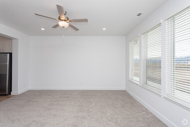3BR, 2.5BA - 1,500SF - Living Room
