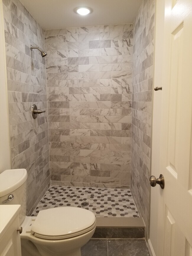 New large bathroom - 267 Garside St Unit 1B