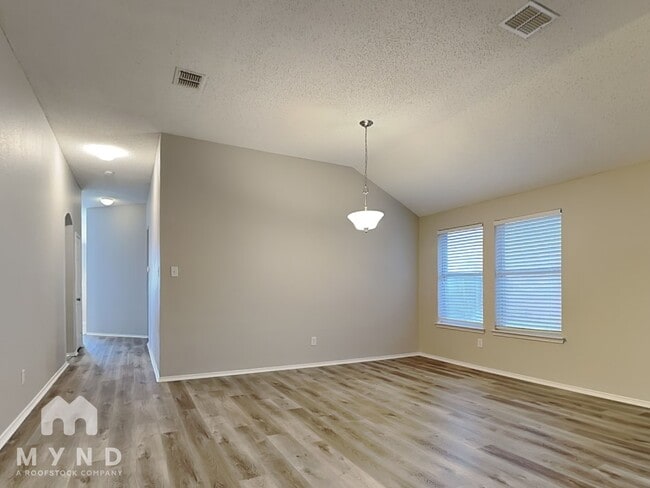 Photo - 1122 Buckingham Dr