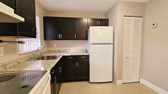 Photo - 416 Lakeside Dr