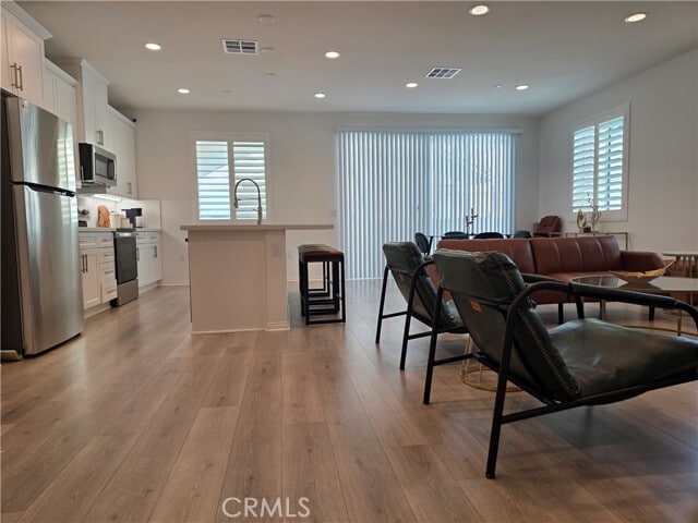 24115 Hillcrest Dr
