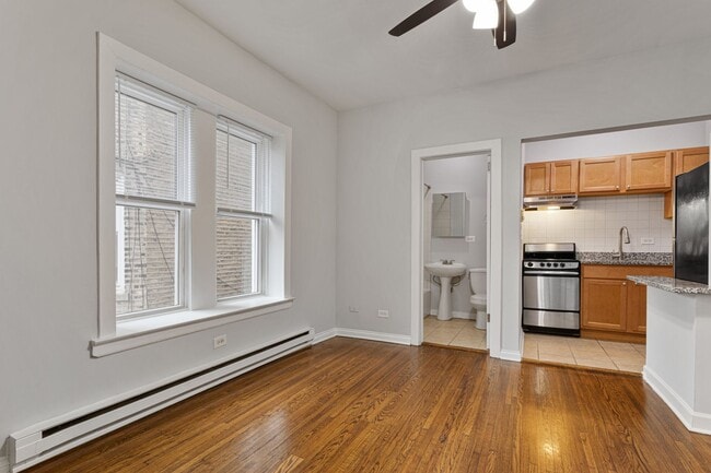 Photo - 1460 W Fargo Ave