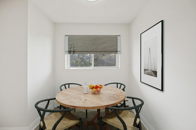 Photo - 245 Graff Av