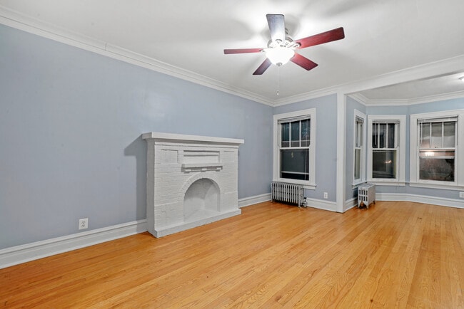 Building Photo - 304 S Kenilworth Ave Unit 2N