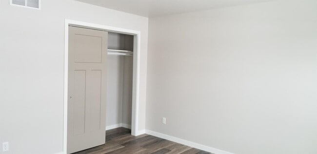 Photo - 401 Roark Way