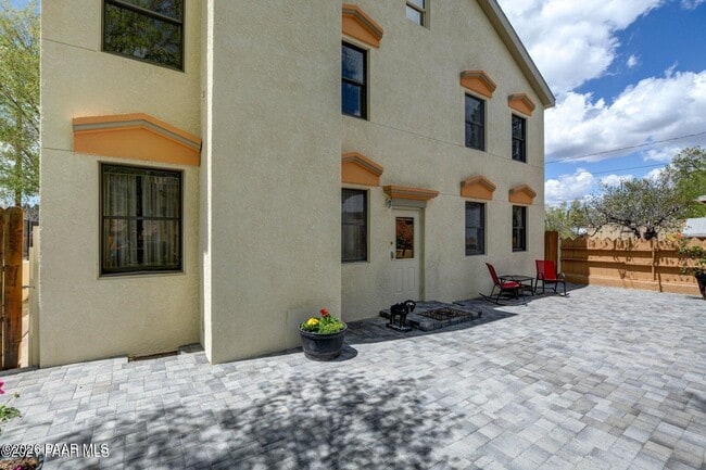 Photo - 502 Western Ave