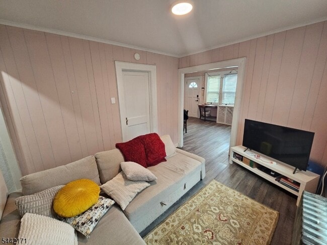 Photo - 198 Baldwin St