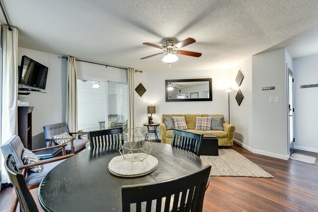 Photo - 1122 Bluebonnet Ln