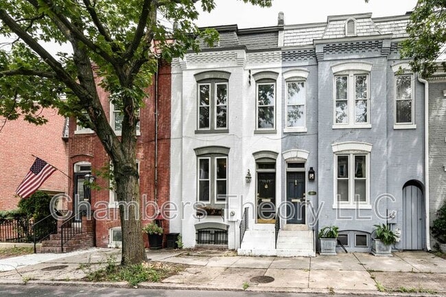 Photo - 1005 Duke St