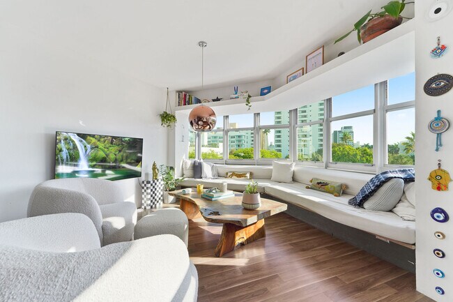 Photo - 1881 Washington Ave Unidad 4G