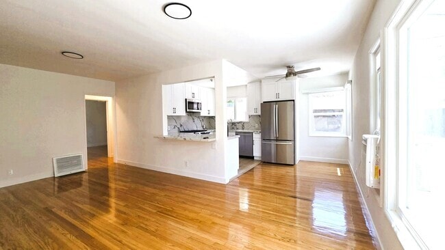 Building Photo - 728 N Edinburgh Ave Unit 728 Rental