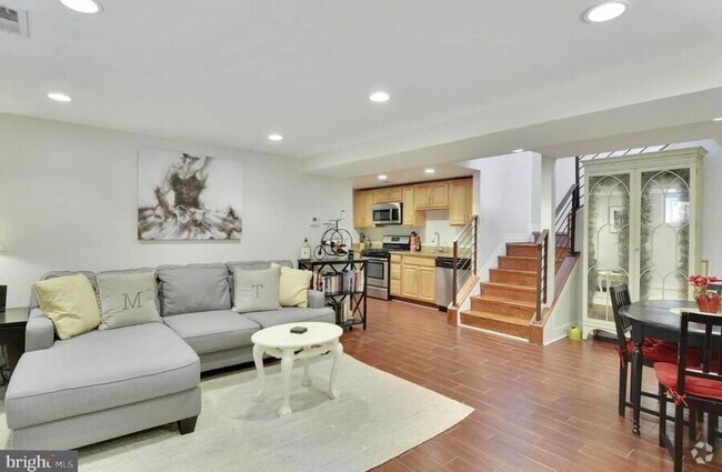 Building Photo - Stunning Condo in Shaw/Howard Neighborhood