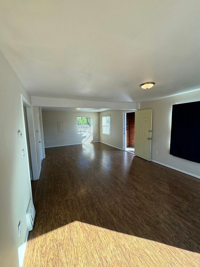 Photo - 2804 McLeod Rd