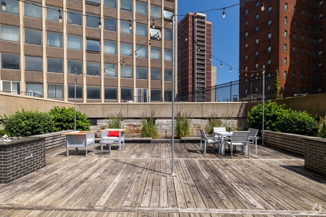 Courtyard with Grilling