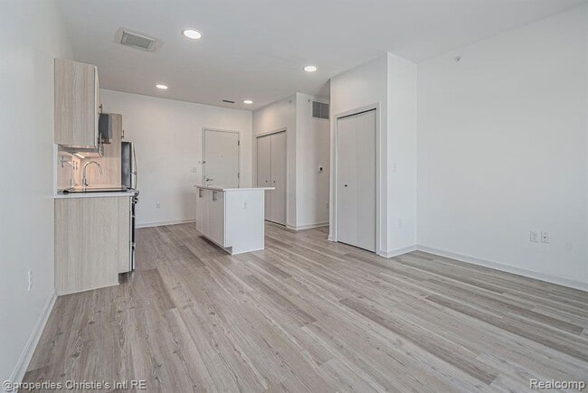 Photo - 7410 Kercheval Ave Unit 212