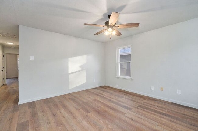 Photo - 2941 W Pacific St