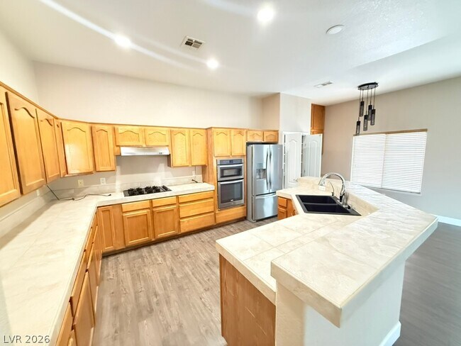 Photo - 275 Macsnap Ave