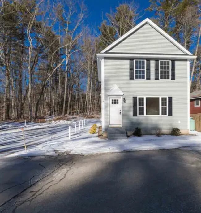 Building Photo - 17 1st St