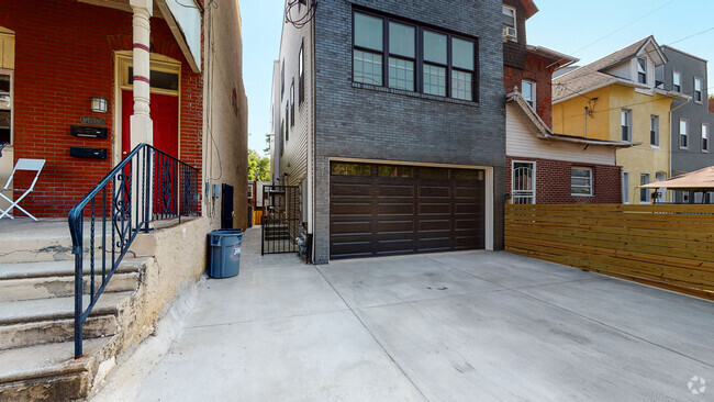 Building Photo - 1215 S 46th St Unit Front Rental