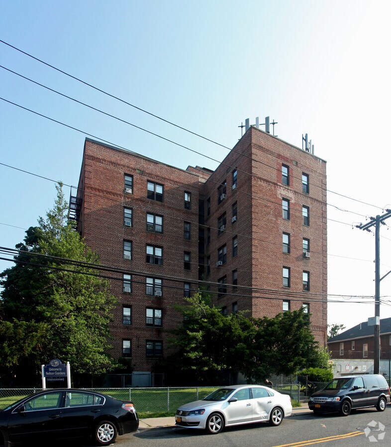 Photo - 10-06 Neilson St