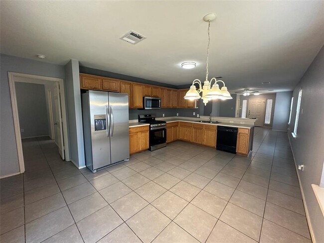 Photo - 908 Sally Lunn Way
