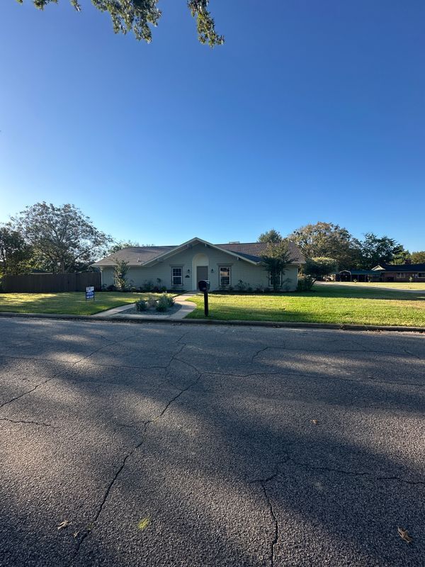 Photo - 104 Kingswood Dr