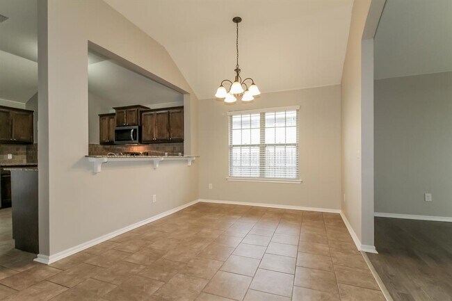 Photo - 613 Talon Dr